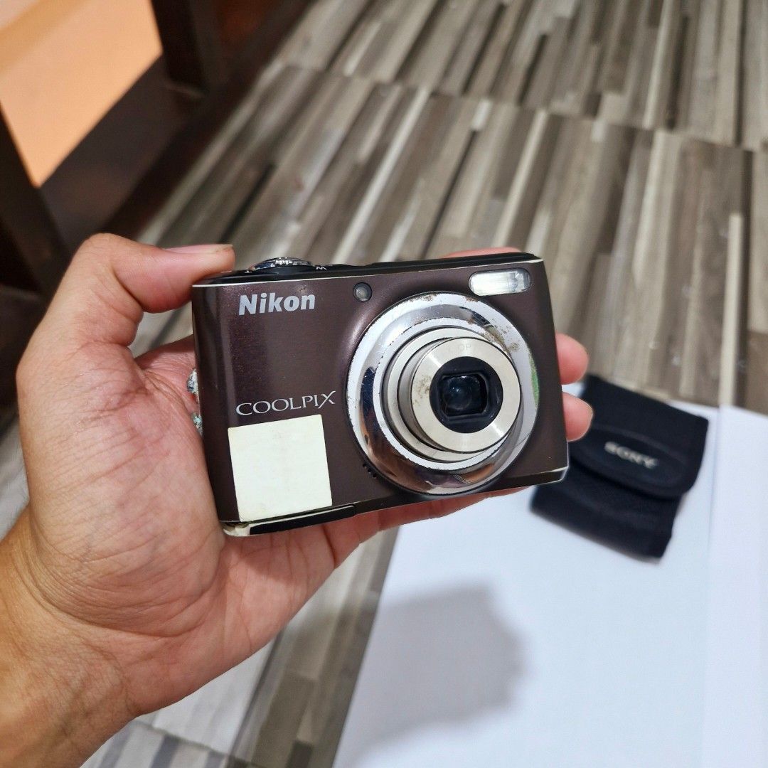 (COD AVAILABLE!!!) Nikon Coolpix 2000 Digicam (Category: Cameras) located in Caloocan City. Submitted by konan_11359 (Listing ID 1465476590, Image 2). Description: (COD AVAILABLE!!!) Nikon Coolpix 2000 Digicam WHY CHOOSE THIS: ♡ Malakas na Flash ♡ Malinaw na output ♡ Many modes to play with. ♡ Matagal malowbat (depends sa batt) ♡ Smooth control and picture ♡ Slim and Compact ♡ Vintage Video from cam ♡ Vintage cam feel ♡ Almost No issue Condition: