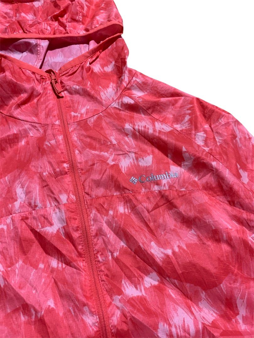 Columbia (Category: Coats, Jackets and Outerwear) located in Manila. Submitted by lyf_7hrift (Listing ID 1465491262, Image 3). Description: Columbia Windbreak P300 26L 18.5W Dimes 10/10 Color Rate Excellent Condition.