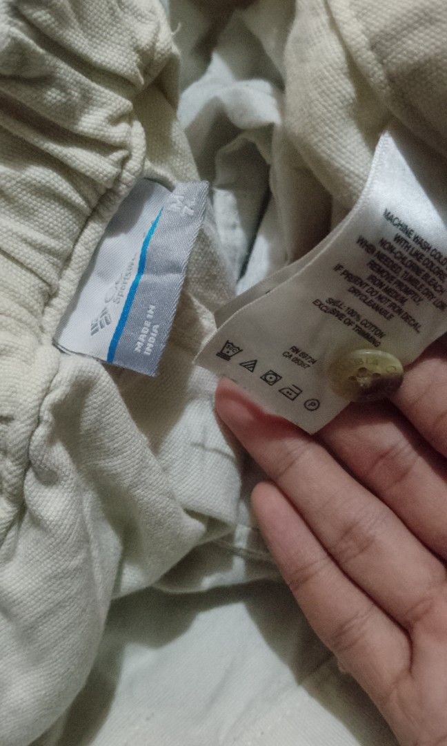 Columbia shorts (Category: Shorts) located in Oas. Submitted by yortzzz (Listing ID 1465523467, Image 3). Description: no issues, need wash lang.