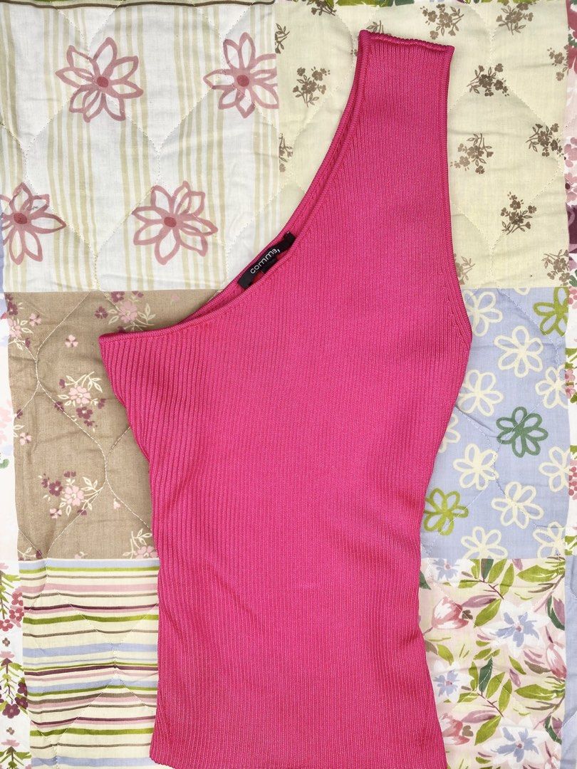Comma Hot Pink Ribbed One Shoulder Top (Category: Sleeveless) located in Angeles City. Submitted by fruits.ph (Listing ID 1465437267, Image 2). Description: Measurements B:13.5” W:10.5” L:22” Size on Tag: ❌ Best Fit: M-L *Flat lay measurements* Mannequin Size: M (34”; 25”) Color Rate: 10/10 Flaws:None Fabric Type: Knitted Cotton/ Stretchable Fabric ***Color may vary due to lighting. This item is properly washed and disinfected.***.