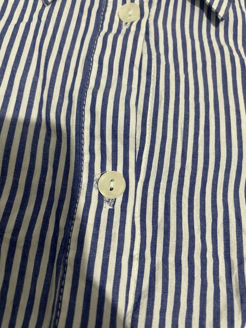 Comme des Garcons longsleeve (Category: Blouses) located in Davao. Submitted by mj_designervintagecurator (Listing ID 1465469853, Image 3). Description: 📌In good condition removed brand tag 📌best fit small to med 📌shoulder 15- bust 38- armpit 16- length 25 inches.