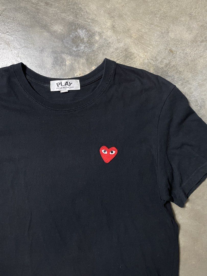 Commes des garcons PLAY tee (Category: Tshirts & Polo Shirts ) located in Caloocan City. Submitted by piecesgarments (Listing ID 1465433428, Image 2). Description: CDG | PLAY TEESHIRT (Next photos for detailed pictures and when worn) Size:s-m Width:19" Length:26" Material Quality:cotton Issue:cut tag Condition:Good As New Model:5’7 Price:₱350 📝Reminder: All items are thrifted.Expect the condition of the item is used! Orders takes 3-4 days for pa