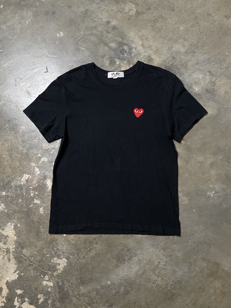 Commes des garcons PLAY tee (Category: Tshirts & Polo Shirts ) located in Caloocan City. Submitted by piecesgarments (Listing ID 1465433428, Image 1). Description: CDG | PLAY TEESHIRT (Next photos for detailed pictures and when worn) Size:s-m Width:19" Length:26" Material Quality:cotton Issue:cut tag Condition:Good As New Model:5’7 Price:₱350 📝Reminder: All items are thrifted.Expect the condition of the item is used! Orders takes 3-4 days for pa