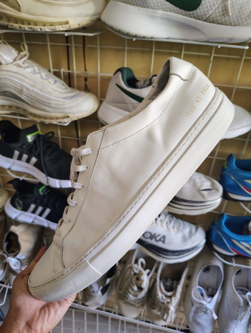 Common projects sneakers (Category: Sneakers & Footwear) located in San Carlos. Submitted by fashiondesancarlos05 (Listing ID 1465451392, Image 3). Description: needs cleaning.