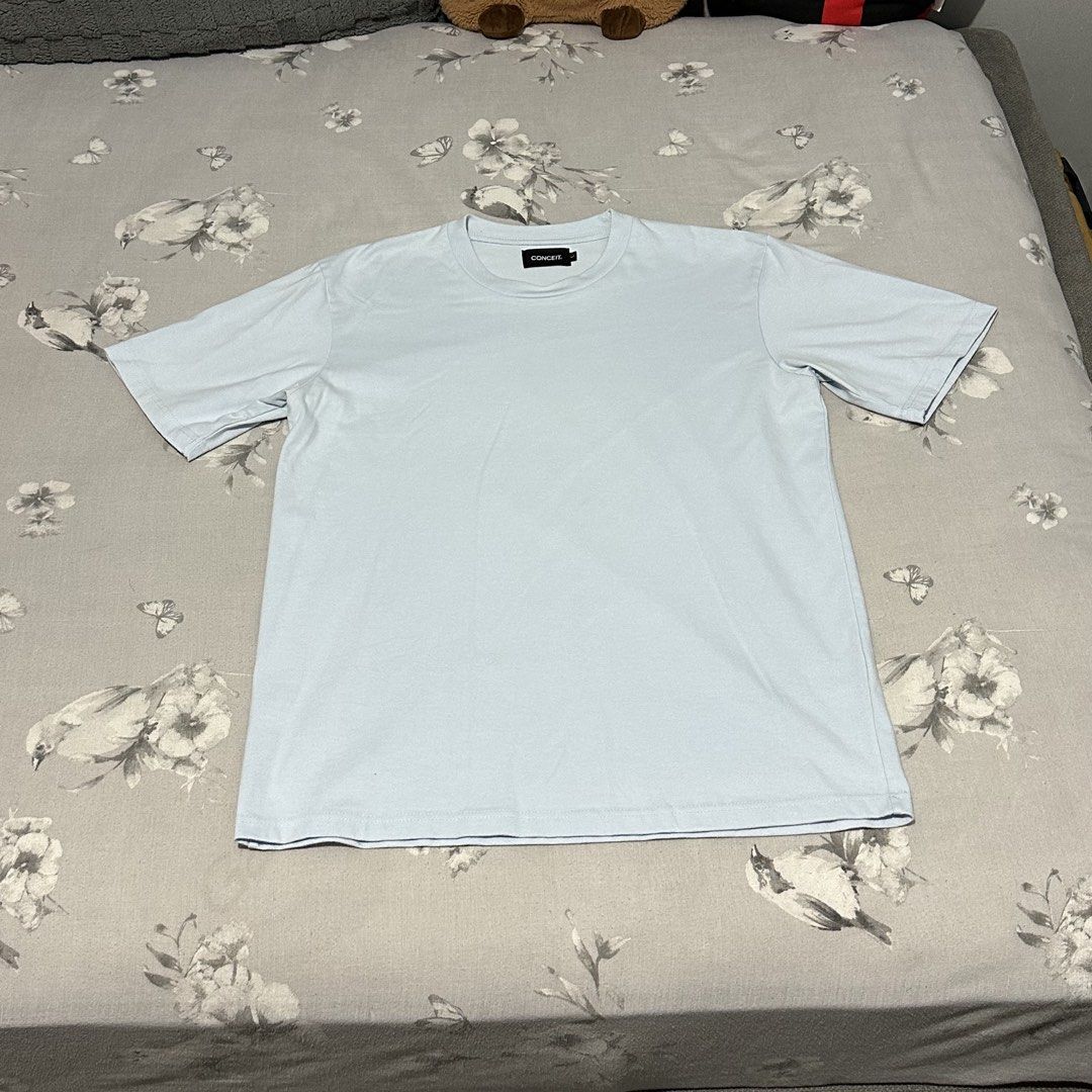 CONCEIT Light Blue Casual T-Shirt (Category: Tshirts & Polo Shirts ) located in Lipa City. Submitted by jecoparra (Listing ID 1465508838, Image 1). Description: - Brand: CONCEIT - Color: Light blue (plain, no prints/graphics) - Fit: Relaxed crew neck with short sleeves - Material: Soft, medium-weight fabric - Condition/Environment: Great everyday basic tee from a smoke-free home.