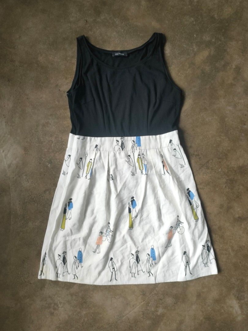 Cop Copine Pelouse Dress (Category: Dresses) located in Angeles City. Submitted by thestorageroom (Listing ID 1465468015, Image 1). Description: This season, urbanites are present on many pieces of the collection like city-life silhouettes lost in the immensity of the print that keeps on moving whatever you do. A crazy energy compensated for by a sensible black corsage. Round neck No sleeves Semi-fitted top Slightly A-line cut pleated skirt Side 