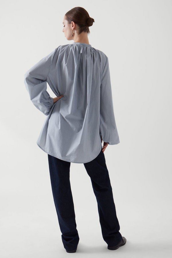 COS BALLOON SLEEVE BLOUSE (Category: Blouses) located in San Jose. Submitted by shady.archives (Listing ID 1465390566, Image 3). Description: COS Balloon Sleeve Blouse Like new Relaxed fit / Oversized fit Eur 36 ₱500 only.