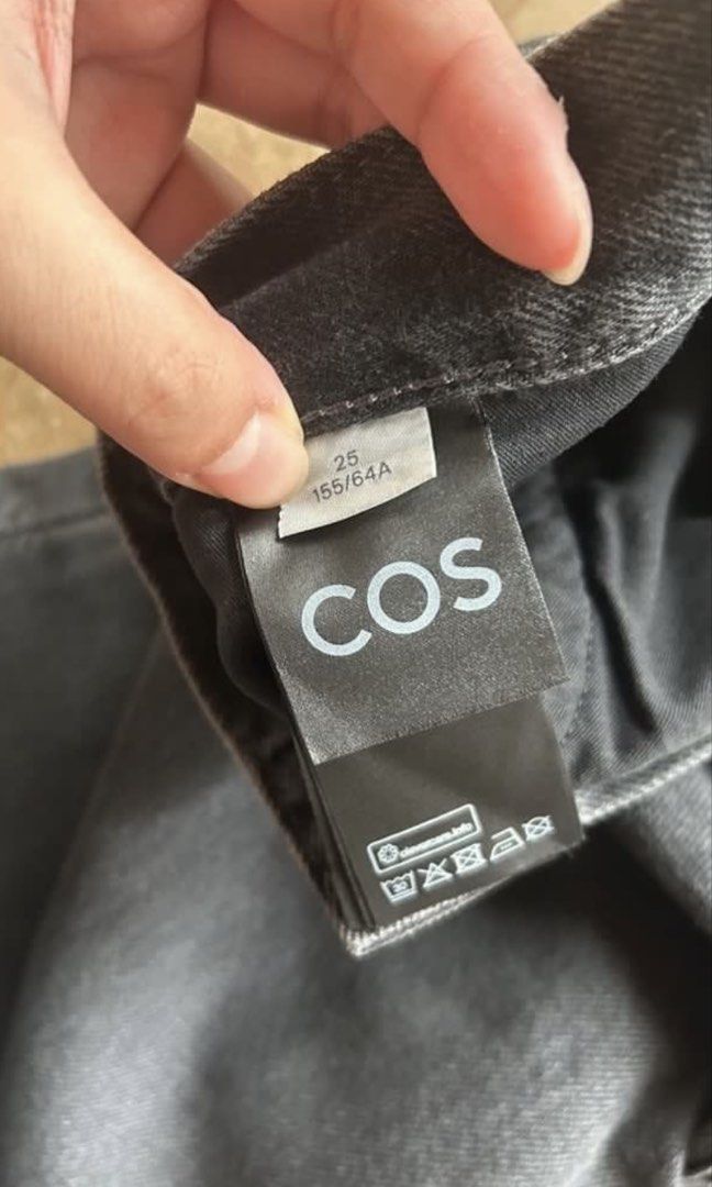 CLEARANCE SALE❣️COS Facade Turn-Up Straight-Leg Jeans (Category: Jeans) located in Quezon City. Submitted by kte15 (Listing ID 1465446967, Image 3). Description: COS Facade Turn-Up straight leg jeans in black denim. Features a low rise, relaxed fit, ankle length, and a chic wide folded cuff. Size 25 on tag but fits waistline 30". Length is 37" with fold, no issues..