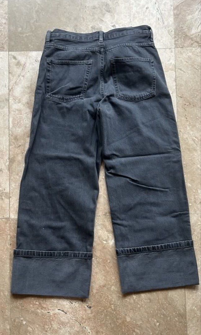 CLEARANCE SALE❣️COS Facade Turn-Up Straight-Leg Jeans (Category: Jeans) located in Quezon City. Submitted by kte15 (Listing ID 1465446967, Image 2). Description: COS Facade Turn-Up straight leg jeans in black denim. Features a low rise, relaxed fit, ankle length, and a chic wide folded cuff. Size 25 on tag but fits waistline 30". Length is 37" with fold, no issues..