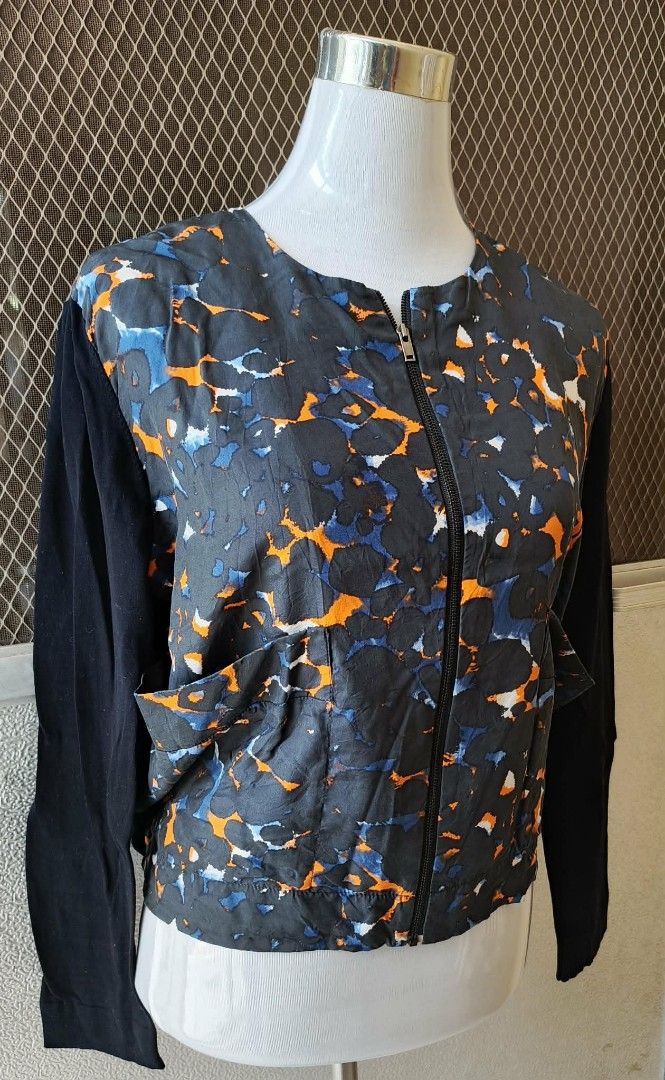 COS Printed Zip-Up Jacket Size M (Category: Coats, Jackets and Outerwear) located in Cebu City. Submitted by violacloset (Listing ID 1465490646, Image 2). Description: Measurements: length: 21 width: 21 1/2.