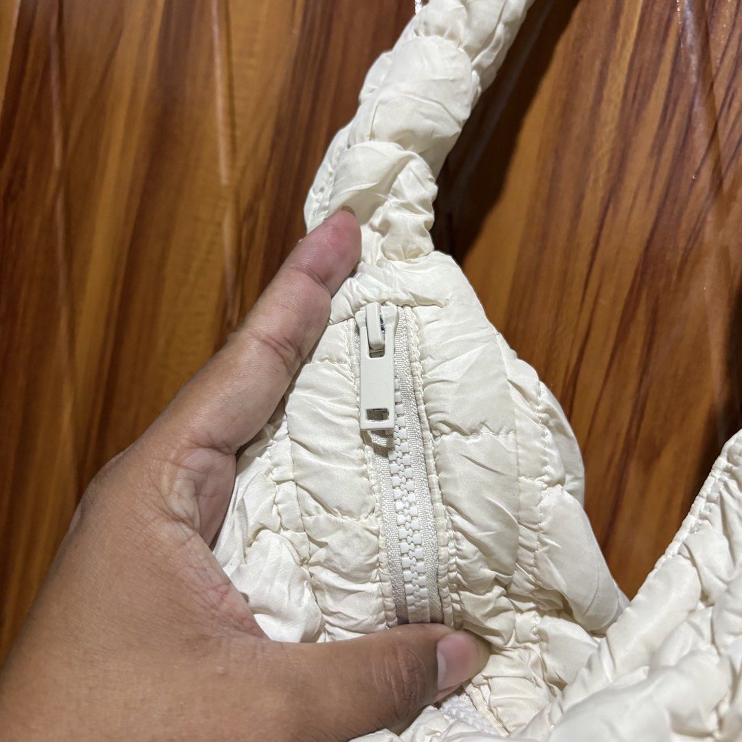 COS Quilted Cloud Bag White (Category: Shoulder Bags) located in Carmen. Submitted by rr_thrifts (Listing ID 1465401060, Image 2). Description: - Brand: COS - Style: Quilted Cloud Bag / Hobo Bag - Color: White - Material: Soft quilted fabric with smooth inner lining - Closure: Secure top zip closure with custom zipper pull - Details: Features official COS interior branding tags - Condition: Well-maintained, excellent pre-owned condition.