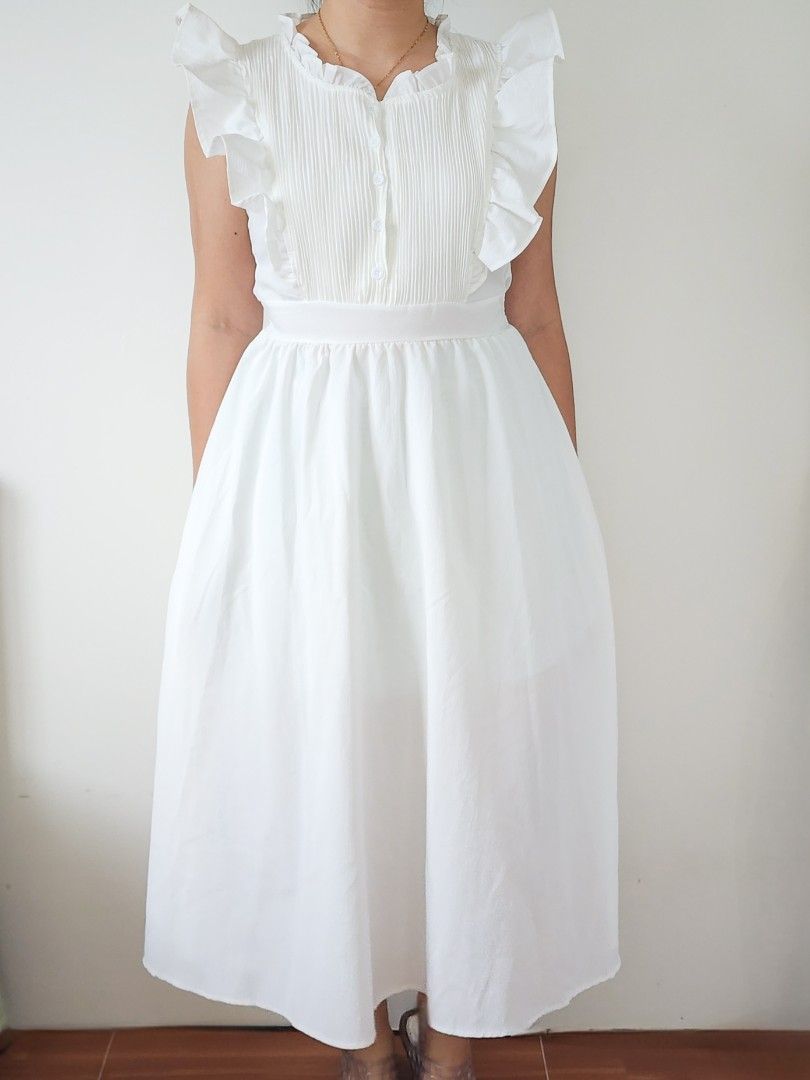 cottagecore white pleated bust flutter sleeve maxi dress (Category: Dresses) located in Batangas. Submitted by curatedbylisilaloop (Listing ID 1465434183, Image 1). Description: cottagecore white pleated bust flutter sleeve maxi dress Size: freesize Bust: 34" | Waist: 26-30" | Length: 45".
