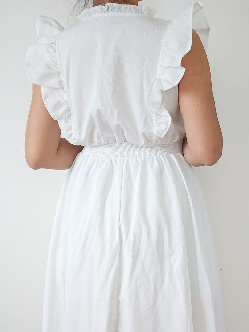 cottagecore white pleated bust flutter sleeve maxi dress (Category: Dresses) located in Batangas. Submitted by curatedbylisilaloop (Listing ID 1465434183, Image 2). Description: cottagecore white pleated bust flutter sleeve maxi dress Size: freesize Bust: 34" | Waist: 26-30" | Length: 45".