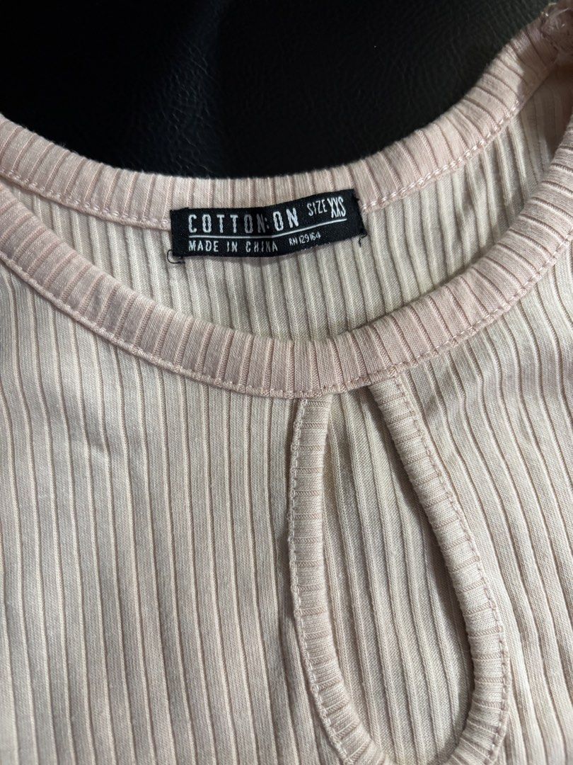 Cotton On Sleeveless Top (Category: Sleeveless) located in Quezon City. Submitted by den.declutters (Listing ID 1465455269, Image 2). Description: .