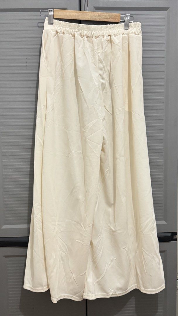 Cream Wide Leg Pleated Pants (Category: Other Bottoms) located in Quezon City. Submitted by heyhaveaniceday (Listing ID 1465504714, Image 2). Description: - Color: Cream - Style: Wide leg pants with front pleats - Features: Functional side pockets and comfortable back elastic waistband - Material: Flowy fabric with a nice drape - Versatility: Easy to pair with basic tops or blouses for work or casual wear.