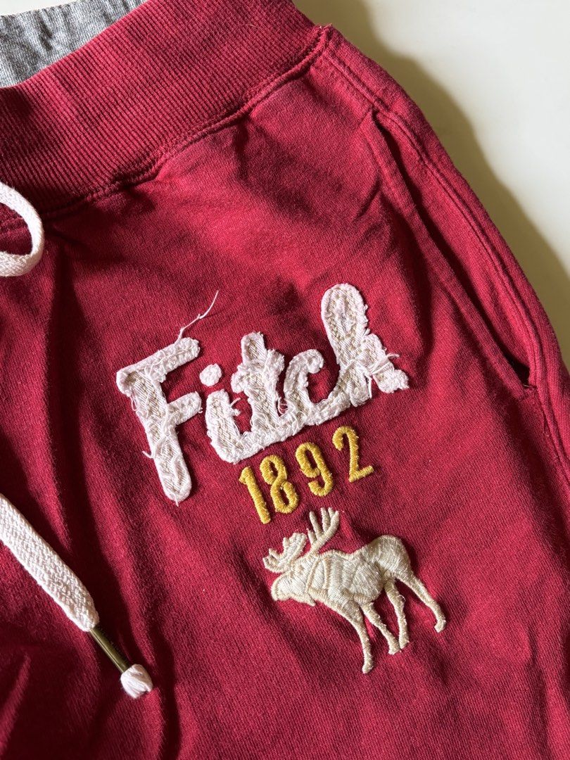 Crimson ‘A&F’ sweatpants (Category: Other Bottoms) located in Dumangas. Submitted by lavish.ph_igshop (Listing ID 1465495211, Image 3). Description: Size: MEDIUM on tag, W till 30 .