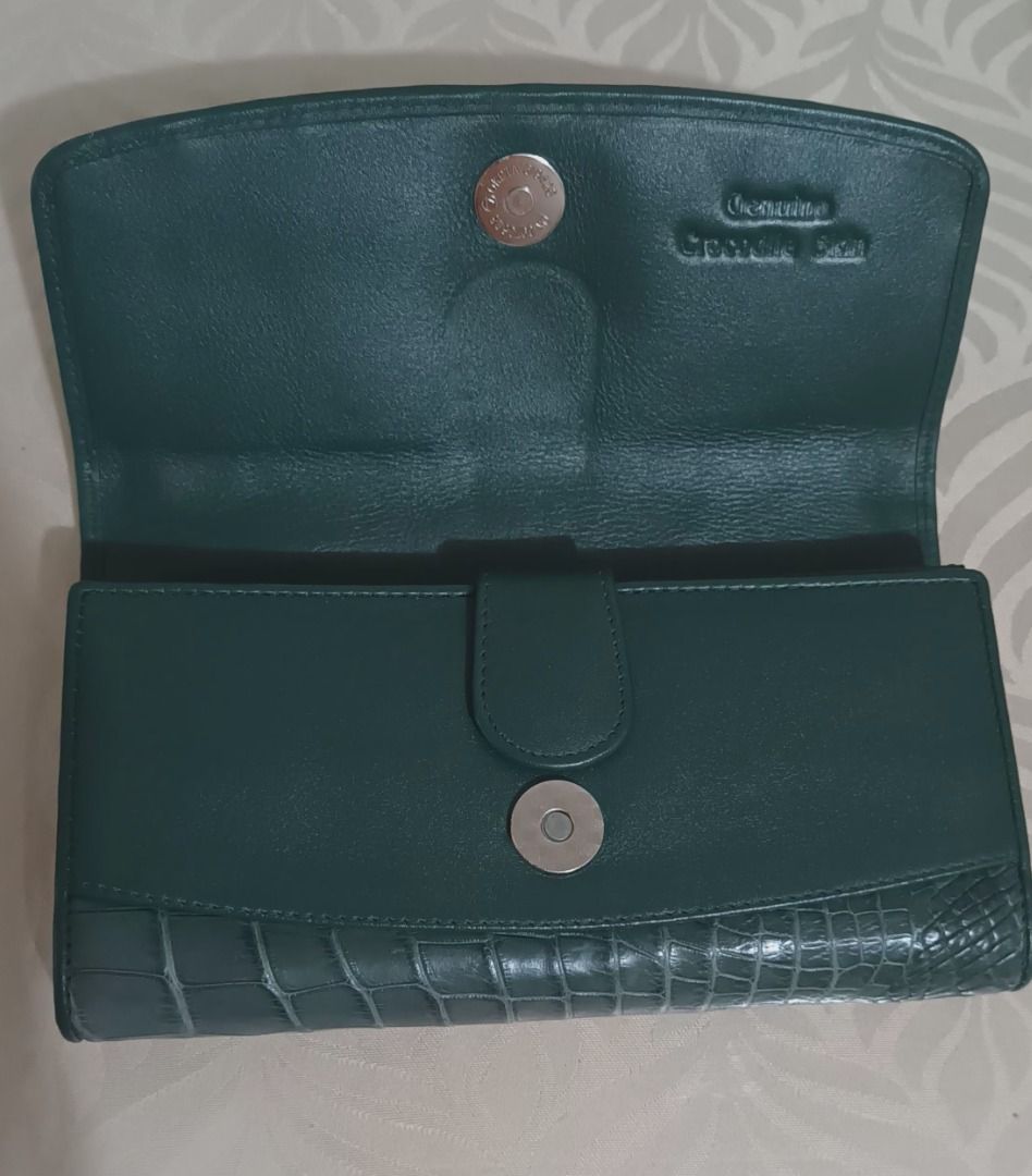 Crocodile Skin Wallet (Category: Luxury Bags & Wallets) located in Caloocan City. Submitted by angeldacs (Listing ID 1465579056, Image 2). Description: .
