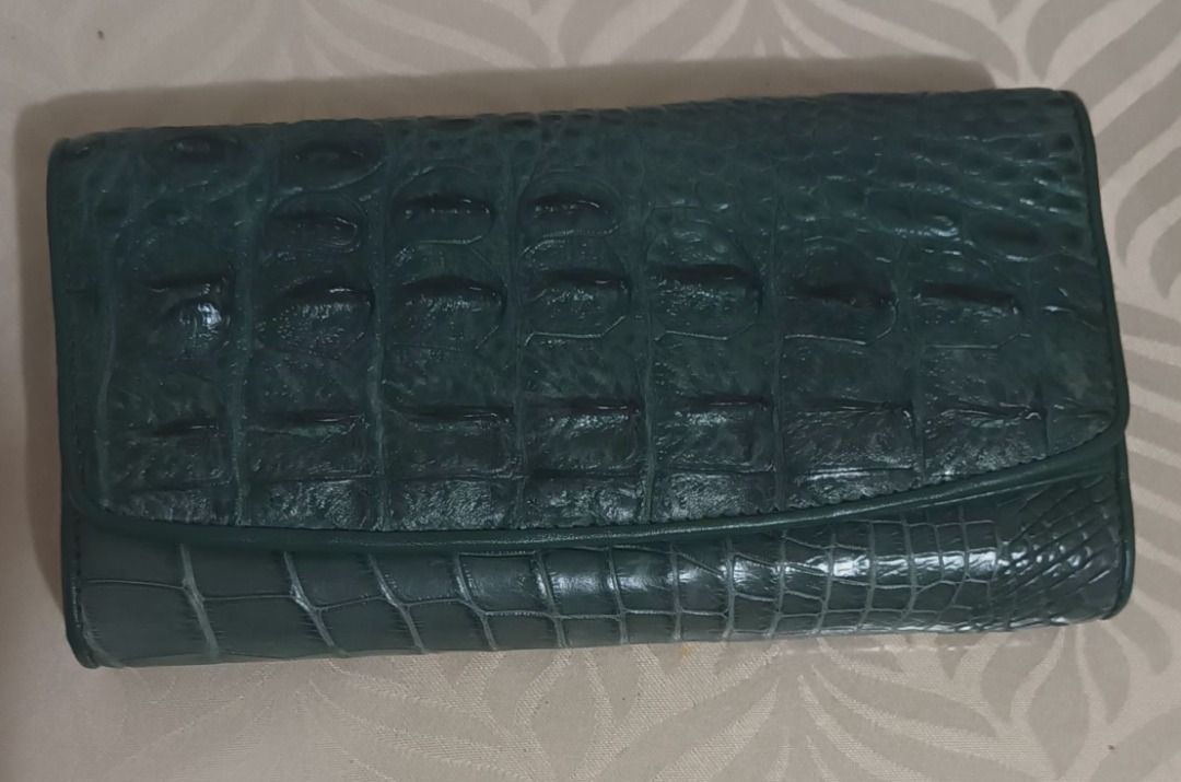 Crocodile Skin Wallet (Category: Luxury Bags & Wallets) located in Caloocan City. Submitted by angeldacs (Listing ID 1465579056, Image 1). Description: .