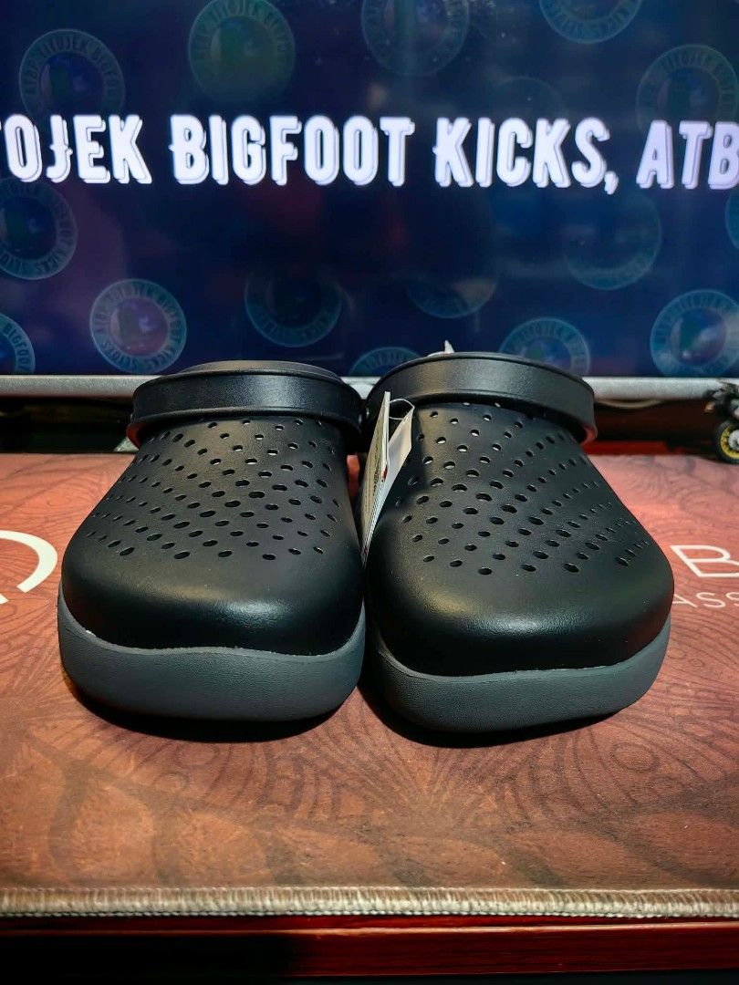 Crocs InMotion clog size 13 US (Category: Slippers & Slides) located in Pasig City. Submitted by titojek (Listing ID 1465437819, Image 2). Description: ⚠️ For sale only. 🔥 Brand new and legit Cr0cs InMotion clog size 13 US. 💵 2,700. Fixed price (4,495 SRP) 🛵 Lalamove or Grab ✈️ J&T and JRS (no rush shipping) 💳 Payment • Gcash or Security Bank ❌ Wala na akong meet up. ❌ Walang COD/COP. ❌ Walang Sh0pee checkout. 📍Pinagbuhatan, Pasig City 💡Act