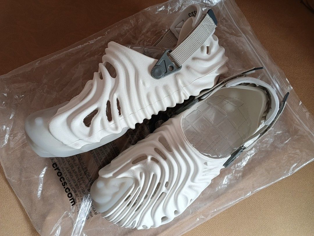 CROCS Alehe Bembury Sandals Adjustable Straps (Category: Shoe inserts & accessories) located in Abucay. Submitted by abpshop (Listing ID 1465386702, Image 3). Description: Crocs sandal for men adjustable straps size 42, in euro, size 8.5 in US. MOP: Gcash + SF Location: Bataan Courier: J&T Express.