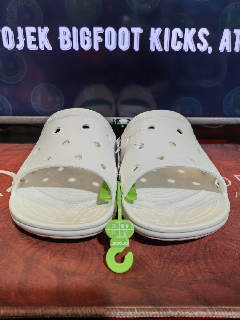 Crocs Saturday slide size 13 US (Category: Slippers & Slides) located in Pasig City. Submitted by titojek (Listing ID 1465436416, Image 2). Description: ⚠️ For sale only. 🔥 Brand new and legit Cr0cs Saturday slide (white) size 13 US. 💵 1,600. Fixed price (2,245 SRP) 🛵 Lalamove or Grab ✈️ J&T and JRS (no rush shipping) 💳 Payment • Gcash or Security Bank ❌ Wala na akong meet up. ❌ Walang COD/COP. ❌ Walang Sh0pee checkout. 📍Pinagbuhatan, Pasig 