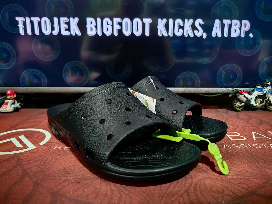 Crocs Saturday slide size 13 US (Category: Slippers & Slides) located in Pasig City. Submitted by titojek (Listing ID 1465436633, Image 1). Description: ⚠️ For sale only. 🔥 Brand new and legit Cr0cs Saturday slide (black) size 13 US. 💵 1,600. Fixed price (2,245 SRP) 🛵 Lalamove or Grab ✈️ J&T and JRS (no rush shipping) 💳 Payment • Gcash or Security Bank ❌ Wala na akong meet up. ❌ Walang COD/COP. ❌ Walang Sh0pee checkout. 📍Pinagbuhatan, Pasig 
