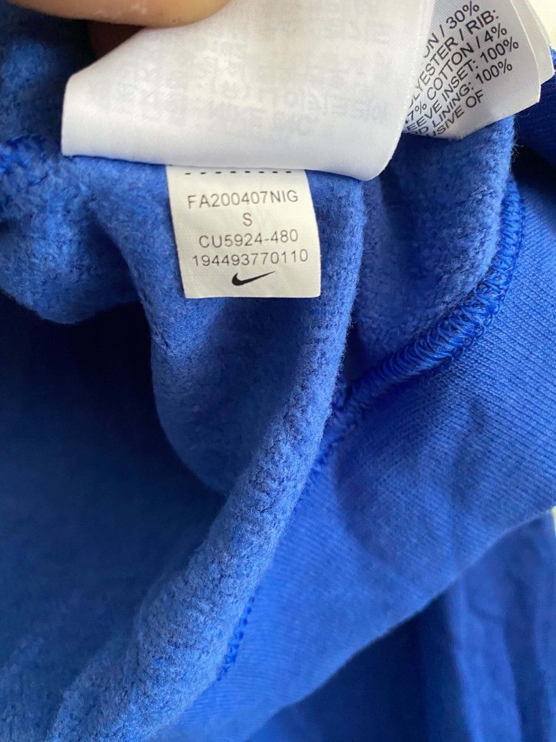 CROP NIKE (Category: Coats, Jackets and Outerwear) located in Cabuyao City. Submitted by jp-collection (Listing ID 1465455963, Image 3). Description: .