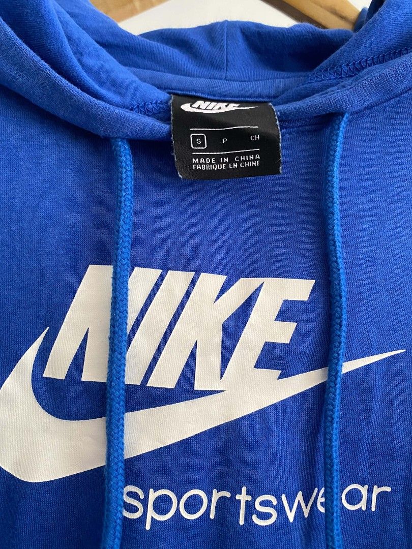 CROP NIKE (Category: Coats, Jackets and Outerwear) located in Cabuyao City. Submitted by jp-collection (Listing ID 1465455963, Image 2). Description: .