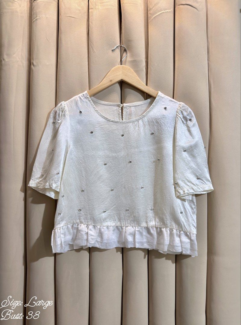 Cropped Blouse (Category: Blouses) located in Manila. Submitted by glamstylemnl (Listing ID 1465498115, Image 1). Description: ♡ SIZE: L ♡ BUST: 38 ♡ Swipe left to see the actual color & details ♡ subtle embelished detail / ruffled sheer hem ♡ HQ • 10/10 ♡ Ready to wear 👚.