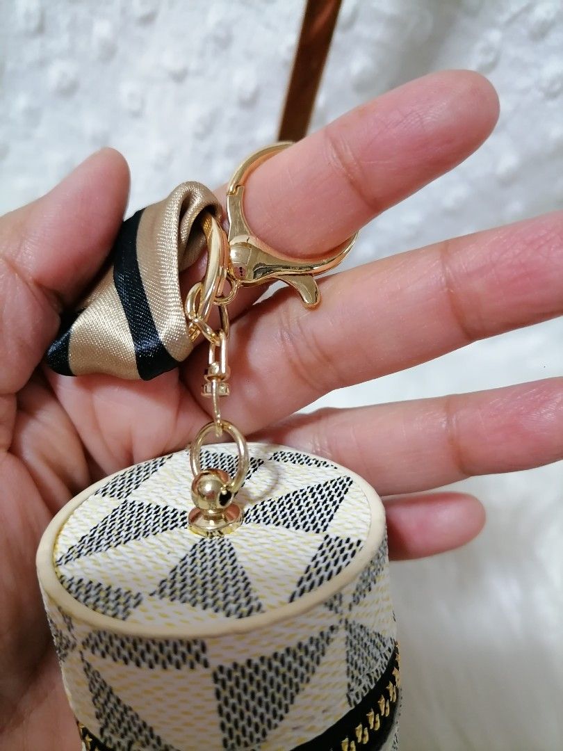 Cute Coin Purse (Category: Purses & Pouches) located in Butuan. Submitted by az-branded.items (Listing ID 1465502354, Image 2). Description: Pretty coin purse Item is from Japan.