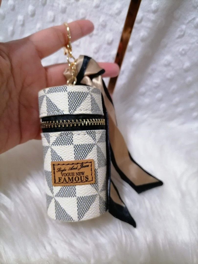 Cute Coin Purse (Category: Purses & Pouches) located in Butuan. Submitted by az-branded.items (Listing ID 1465502354, Image 1). Description: Pretty coin purse Item is from Japan.