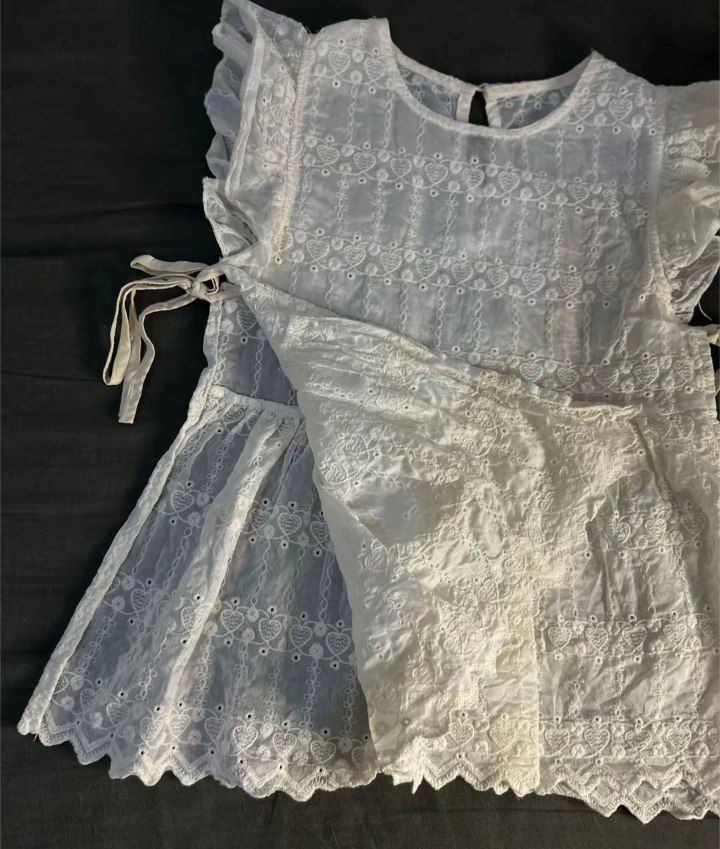 Cute outer top (Category: Others Tops) located in General Mariano Alvarez. Submitted by rai.summer (Listing ID 1465526793, Image 2). Description: OUTER (small - semi med) - still in good condition.