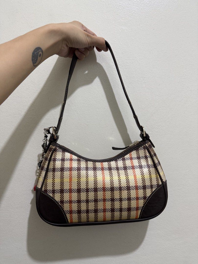 Daks Kili bag (Category: Shoulder Bags) located in Marilao. Submitted by fkmndz.finds (Listing ID 1465449032, Image 2). Description: Has some minor flaws on handles Pm for more pics.