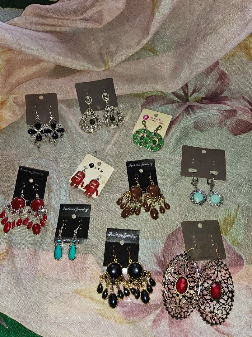 Dangling Earrings Y2K Gothic Esoteric (Category: Earrings) located in Taguig. Submitted by ynascorner_ (Listing ID 1465509056, Image 2). Description: price ranges from ₽25 to ₽89!.