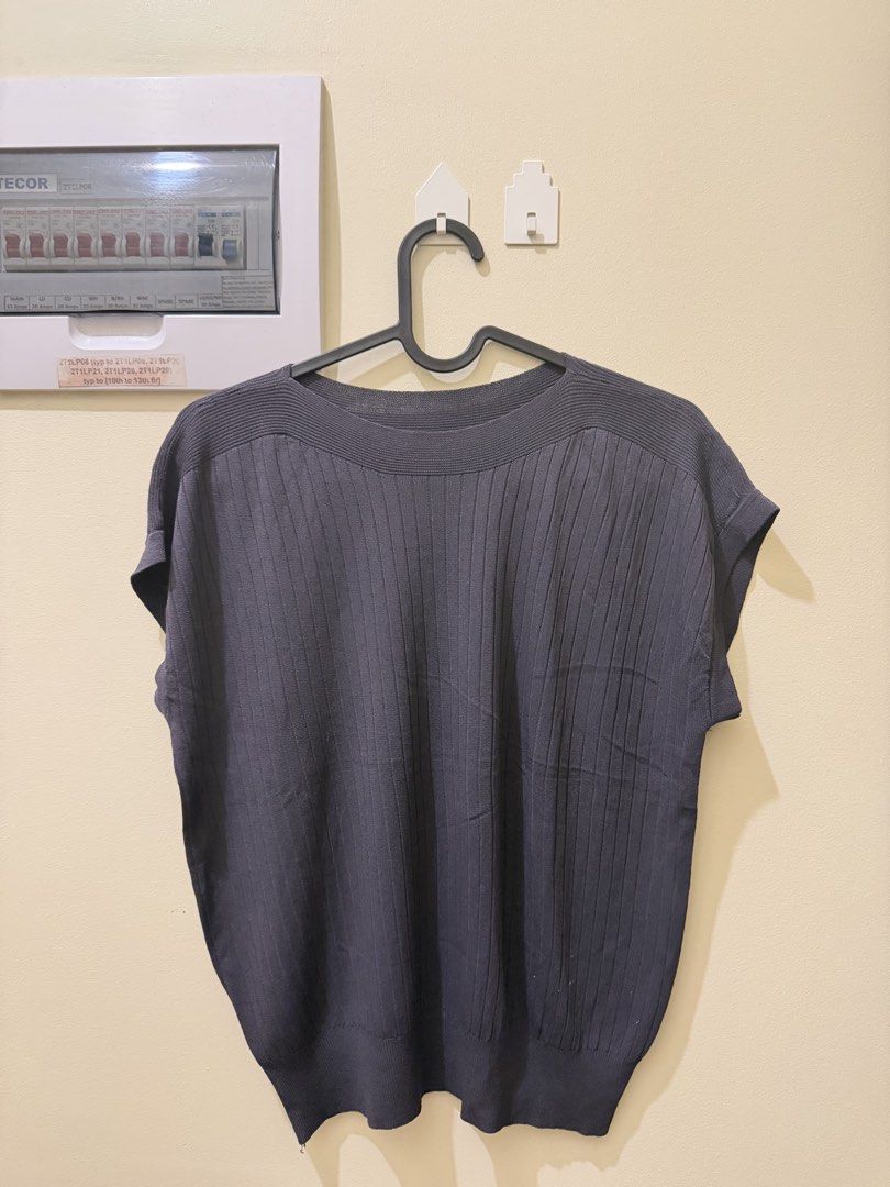 Dark Gray Boat Neck Top (Category: Blouses) located in Manila. Submitted by xmagic.shopx (Listing ID 1465436217, Image 1). Description: .