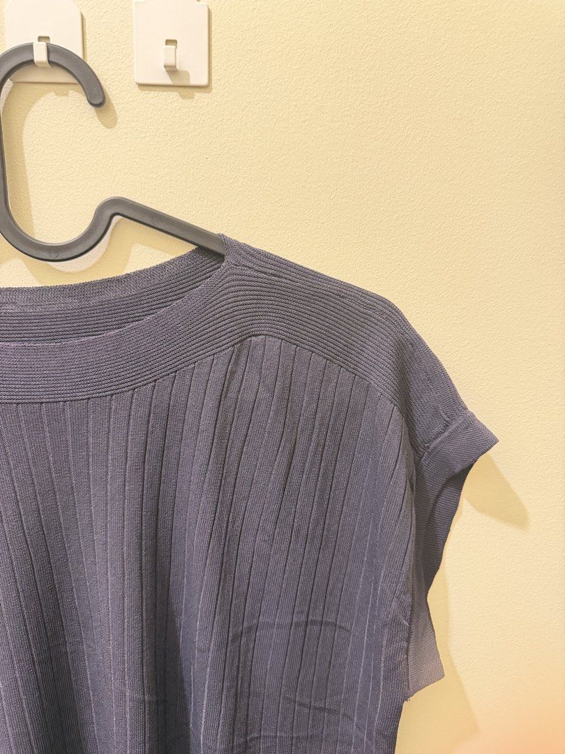 Dark Gray Boat Neck Top (Category: Blouses) located in Manila. Submitted by xmagic.shopx (Listing ID 1465436217, Image 3). Description: .
