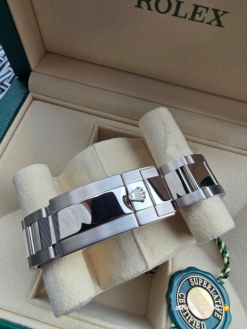 DAYTONA WHITEGOLD DIAMONDS 💎 (Category: Luxury Watches) located in Taguig. Submitted by atlwatchesph (Listing ID 1465444844, Image 3). Description: 💎 DAYTONA WHITEGOLD 💎 116509 FULL WHITEGOLD WITH DIAMOND INDICES 💎 COMPLETE SET EXCEPT 1 LINK MISSING 💎 EXCELLENT CONDITION GOOD AS NEW 🏷 2,397,000 PHP NEGOTIABLE FOR SERIOUS BUYERS/ OFFERS ⌚️ Watch posted is available & in stock 🤝 📲 Posted price Slightly negotiable. For serious inquiries- ple