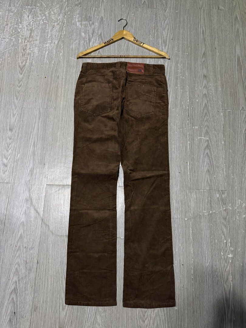 DC CORDUROY PANTS (Category: Jeans) located in Manila. Submitted by triptothrift7 (Listing ID 1465571370, Image 1). Description: pm me for fast transaction! DC CORDUROY PANTS for only 999 size 30 x 32 waistline 30 to 31 length 41 hem 8 no issue excellent condition color rate 9/10 authentic legit mode of payment gcash or bank transfer location Biñan laguna.
