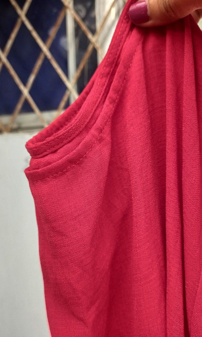 Deep red cotton flowy summer dress (Category: Dresses) located in Davao. Submitted by kannikasok1987 (Listing ID 1465398451, Image 3). Description: Wd side pockets Bust 38 Waist 40 L 42.5 good as new.