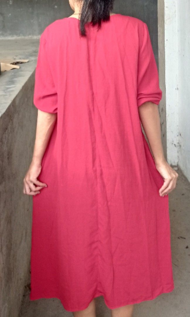 Deep red cotton flowy summer dress (Category: Dresses) located in Davao. Submitted by kannikasok1987 (Listing ID 1465398451, Image 2). Description: Wd side pockets Bust 38 Waist 40 L 42.5 good as new.