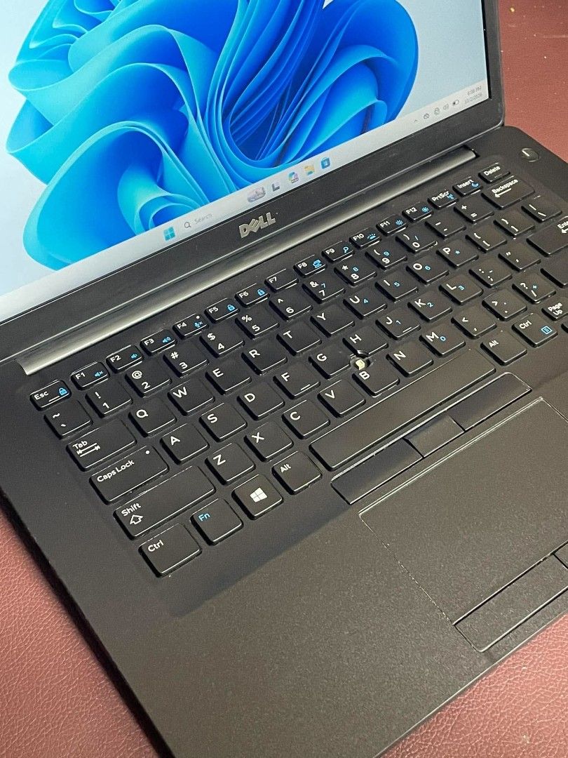 Dell Latitude (Category: Laptops & Notebooks) located in Pasig City. Submitted by erhecca.bear (Listing ID 1465474329, Image 3). Description: Dell Latitude Laptop Quick Specs - Intel(R) Core(TM) i7-7600U CPU @ 2.80GHz (4 CPUs), ~2.9GHz - Intel(R) HD Graphics 620 - 20gb Ram ( Upgraded ) - 128 SSD ( Fast Boot ) - Have Slot HDD - 14.0 Inch Screen Display - 1920x1080 Full HD - Windows 11 Pro 64-Bit Inclusion - Unit Itself - Original Charger - Laptop 