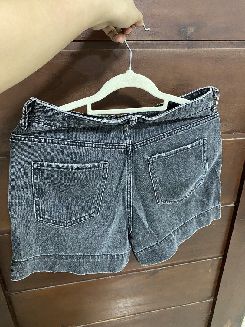 Denim Co High rise denim shorts (Category: Shorts) located in Los Banos. Submitted by itsmecathey (Listing ID 1465559919, Image 3). Description: Fits 27-28.