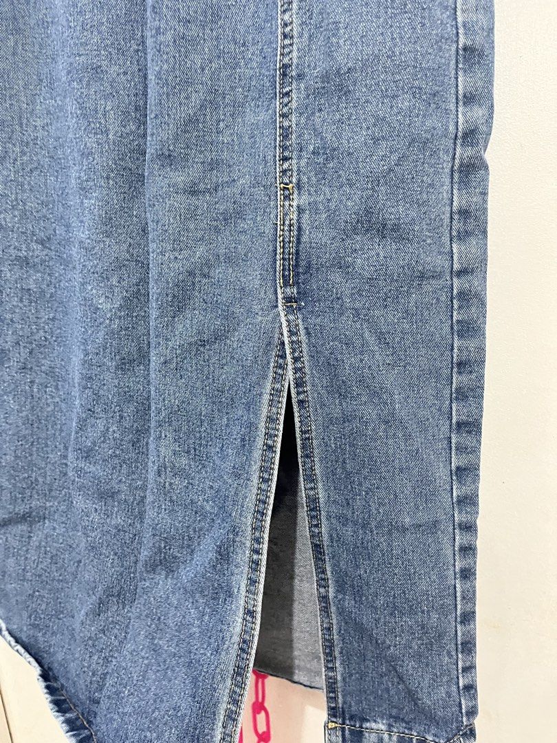 Denim Skirt (Category: Skirts) located in Bacoor. Submitted by lemonsandmelons (Listing ID 1465388948, Image 2). Description: FITS 25 to 26 Maganda ang fit and color.