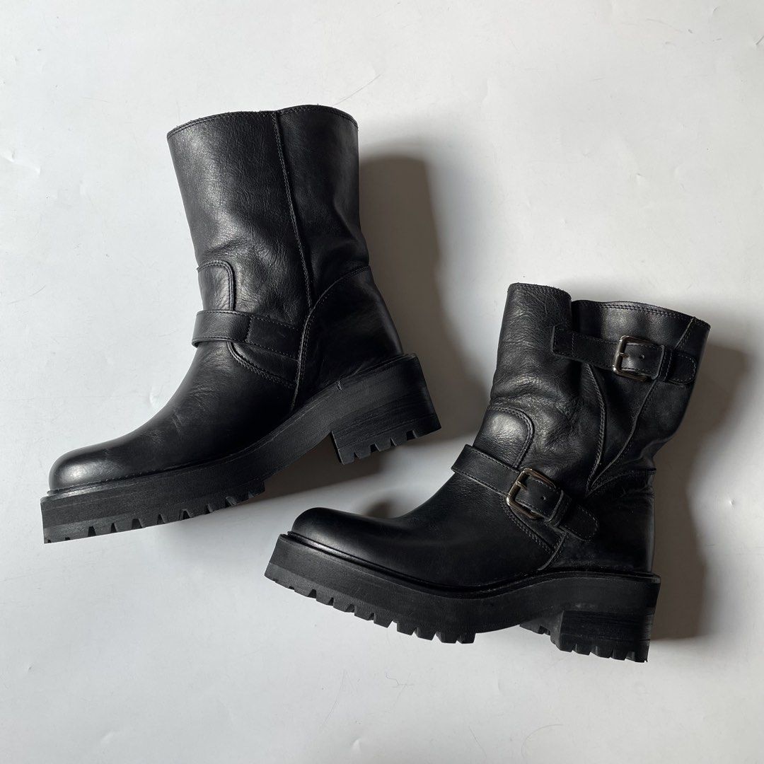 D&G Black Leather Biker Ankle boots (Category: Boots) located in Baguio. Submitted by chronicles_cache (Listing ID 1465424384, Image 3). Description: Size tagged: 37 Condition: Great Issue: None Insole: 10 Outsole: 11 .