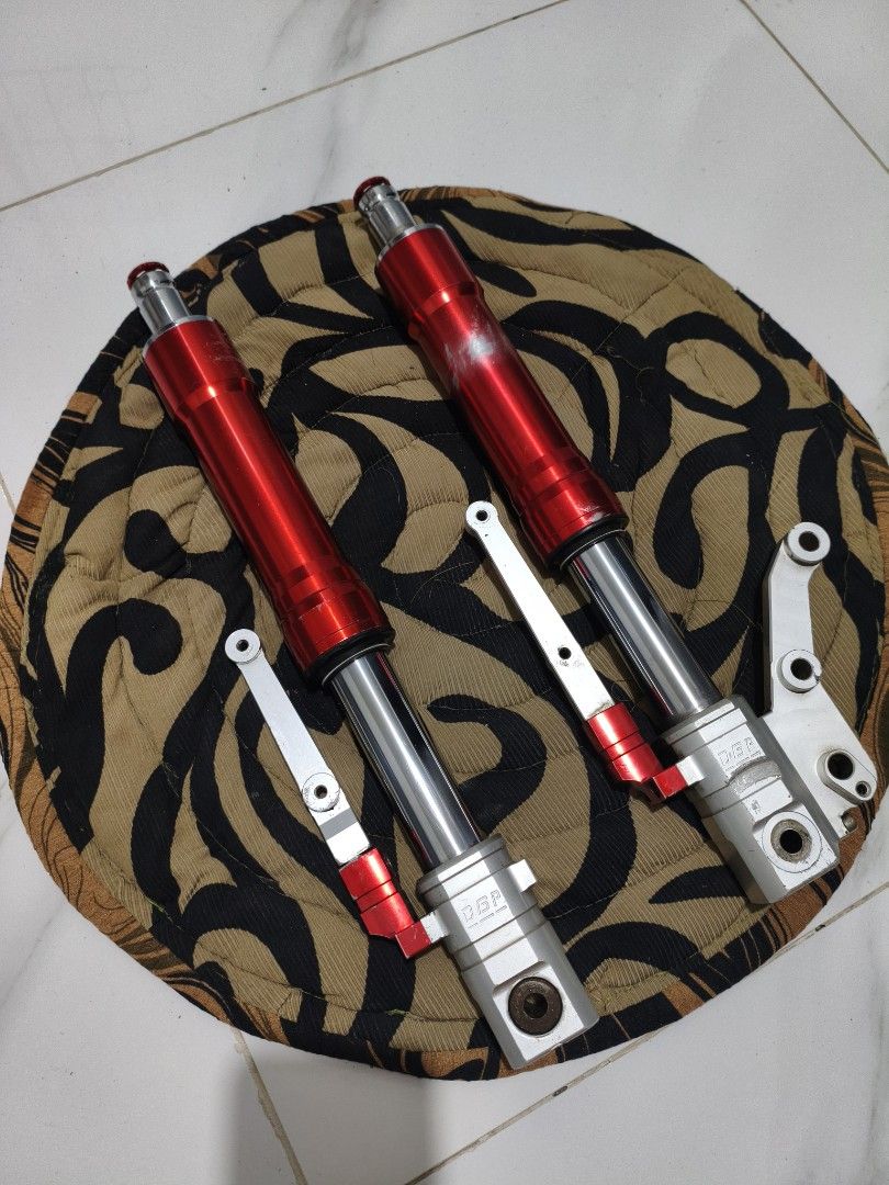 DGP Inverted Front shock Aerox V1 V2 (Category: Suspension Parts & Accessories) located in Makati City. Submitted by rom.rgg (Listing ID 1465567967, Image 1). Description: Original DGP Inverted Front shock aerox V1 V2 🔺 Adjustable preload issue: Need na ipa repack - malambot na play May tagas left side kaya papalitan yung rubber seal pag pinarepack Pass sa maselan Loc: 📍Taguig - Grace residence.