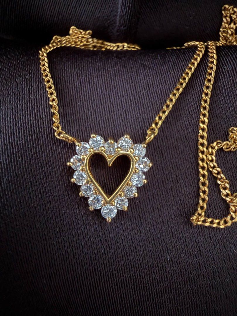 Diamond Heart Necklace (Category: Necklaces) located in San Pedro. Submitted by loveeofgoldiss (Listing ID 1465484247, Image 1). Description: .