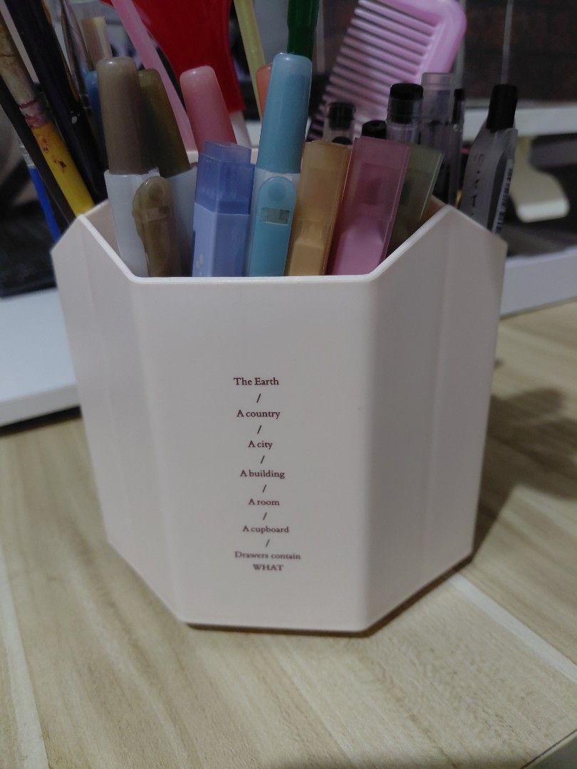 Diamond rotating pen holder (Category: Storage Boxes & Baskets) located in Manila. Submitted by nierakii (Listing ID 1465468872, Image 1). Description: Large capacity rotating pen holder (CONTENTS NOT INCLUDED!!) -has minor stains sa loob, pero di naman sya kita -has a white stain sa exterior na hindi obvious unless you really look at it Hindi ako makalagay ng video haha pero rotating po yan.