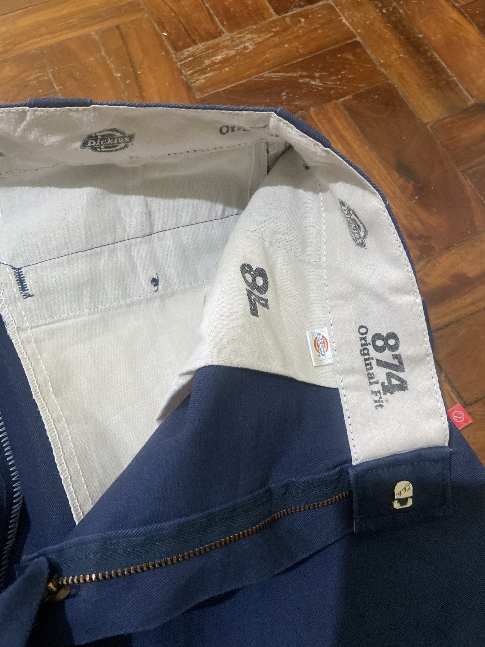 Dickies 874 Original Fit Work tocong short Navy Blue (Category: Trousers) located in Pilar. Submitted by romeoabejo54125 (Listing ID 1465511146, Image 3). Description: - Brand: Dickies - Model: 874 Original Fit Work tocong short - Color: Navy Blue - Material: Sturdy twill fabric - Features: Belt loops, zip fly, secure back pockets with button closure, and woven logo patch - Condition: Clean waistband lining with printed branding - Ideal for: Dail