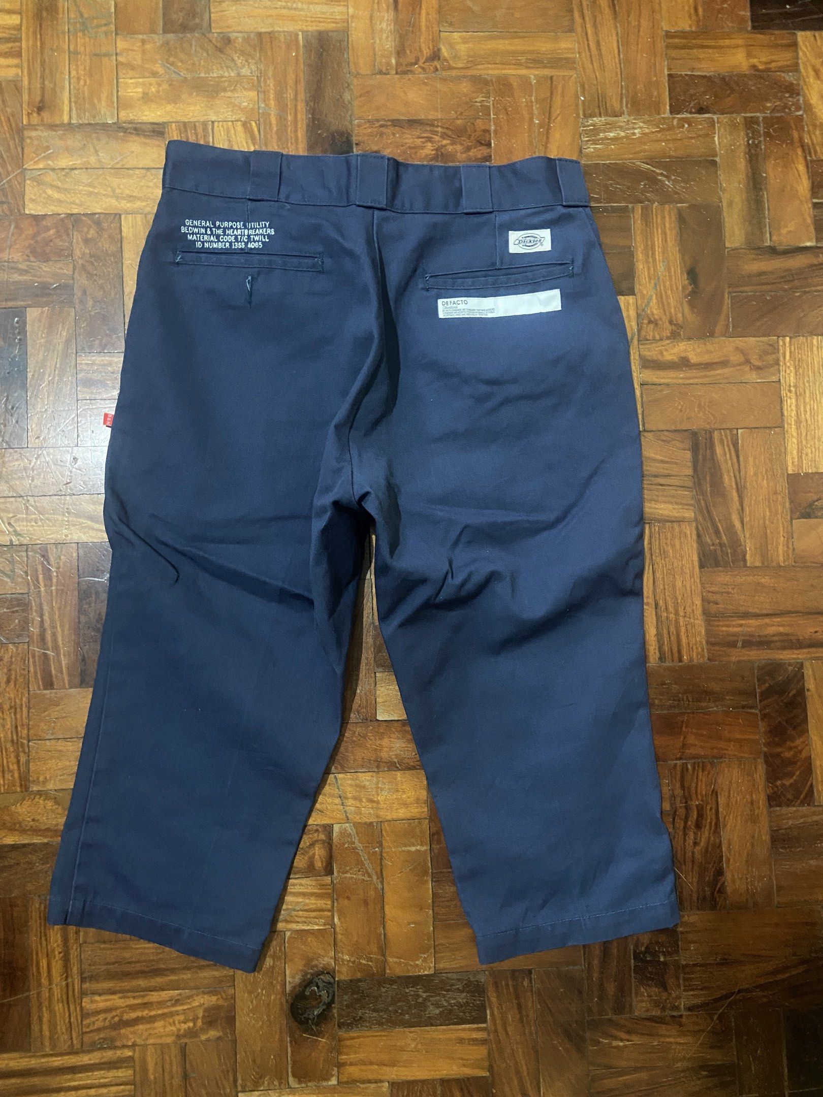 Dickies 874 Original Fit Work tocong short Navy Blue (Category: Trousers) located in Pilar. Submitted by romeoabejo54125 (Listing ID 1465511146, Image 2). Description: - Brand: Dickies - Model: 874 Original Fit Work tocong short - Color: Navy Blue - Material: Sturdy twill fabric - Features: Belt loops, zip fly, secure back pockets with button closure, and woven logo patch - Condition: Clean waistband lining with printed branding - Ideal for: Dail