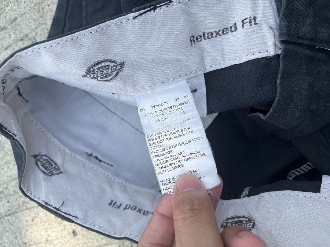 Dickies Relaxed Fit Black Pants (Category: Trousers) located in Cebu City. Submitted by guttathreads (Listing ID 1465458542, Image 2). Description: - Brand: Dickies - Style: Relaxed fit workwear pants - Color: Black - Size: Waist 33 - Material: 65% polyester, 35% cotton for durability - Features: Branded waistband lining and interior tag details.